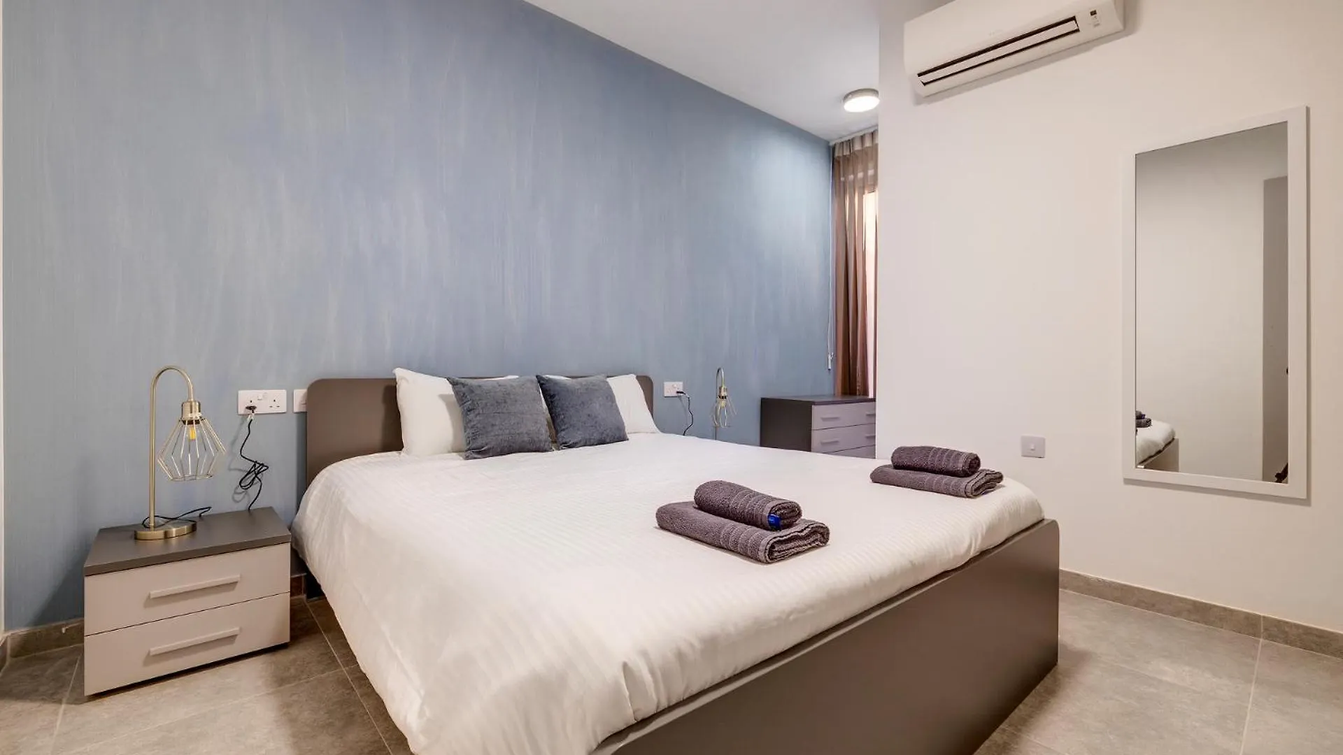 Апартаменты Urban Oasis 3Br Duplex In A Prime Location San Gwann
