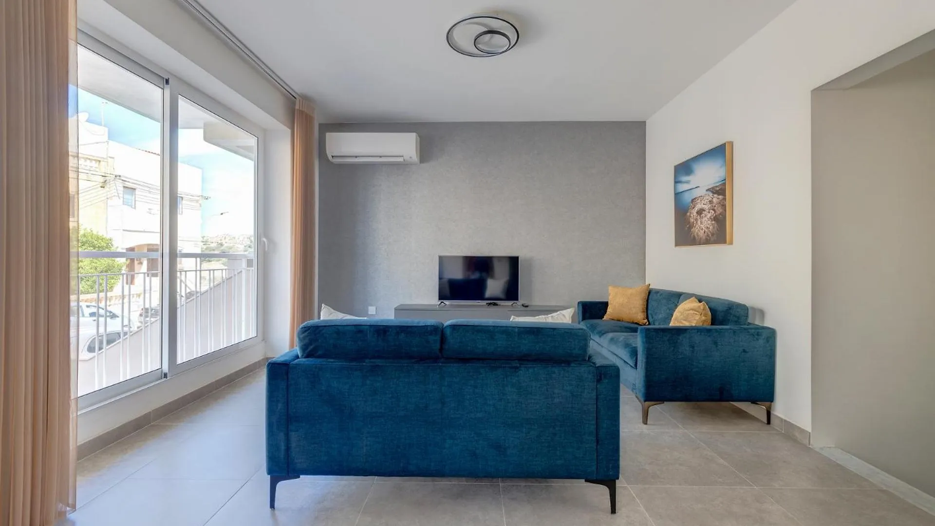Апартаменты Urban Oasis 3Br Duplex In A Prime Location San Gwann