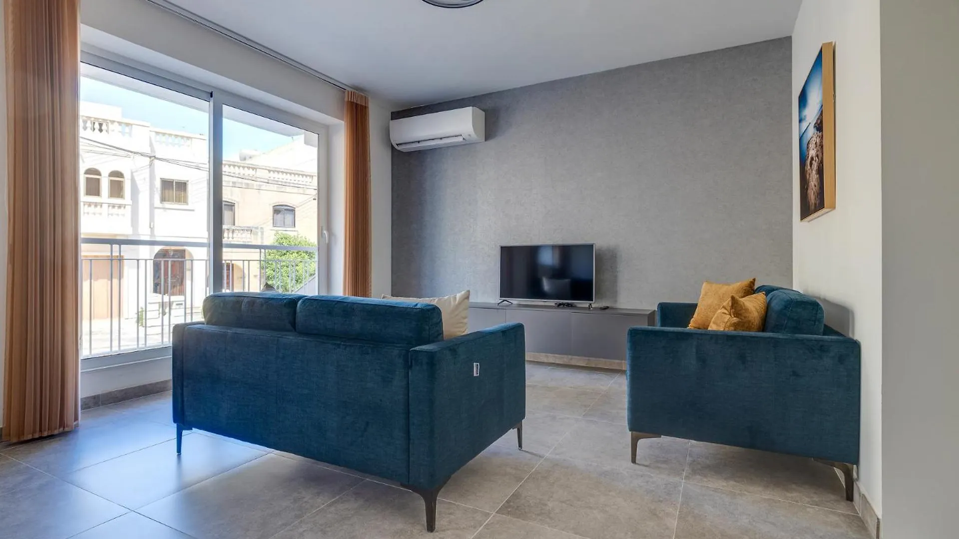 Апартаменты Urban Oasis 3Br Duplex In A Prime Location San Gwann